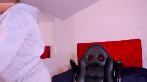 Snapshot of katyortiz chatting on 09.20.25 katyortiz online show from 09.20.25