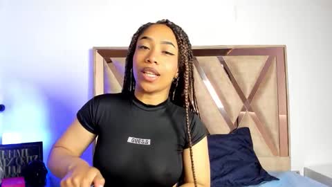 Snapshot of katyortiz chatting on 10.11.25 katyortiz online show from 10.11.25