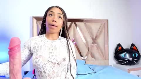 Snapshot of katyortiz chatting on 10.22.25 katyortiz online show from 10.22.25