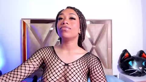 Snapshot of katyortiz chatting on 10.29.25 katyortiz online show from 10.29.25