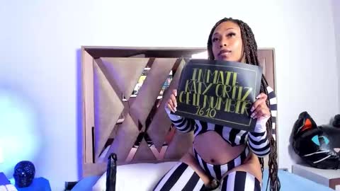 Snapshot of katyortiz chatting on 10.31.25 katyortiz online show from 10.31.25