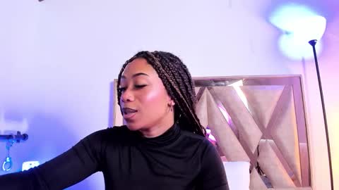 Snapshot of katyortiz chatting on 11.08.25 katyortiz online show from 11.08.25