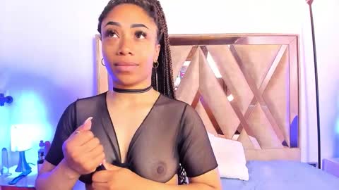 Snapshot of katyortiz chatting on 11.25.25 katyortiz online show from 11.25.25