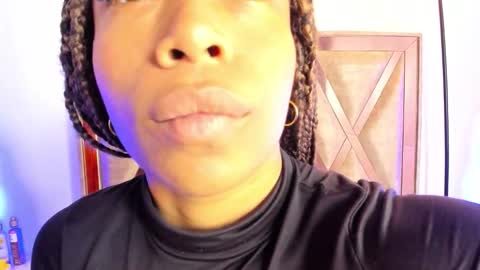 Snapshot of katyortiz chatting on 12.01.25 katyortiz online show from 12.01.25