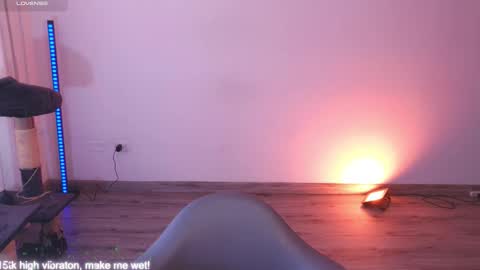 Snapshot of katyxxx_043 chatting on 09.15.25 katyxxx_043 online show from 09.15.25