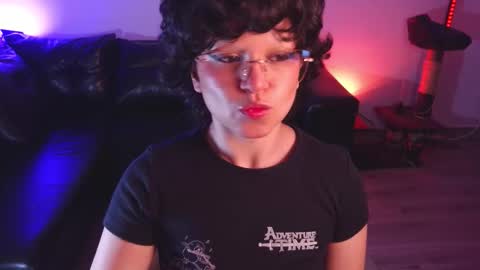 Snapshot of katyxxx_043 chatting on 12.04.25 katyxxx_043 online show from 12.04.25