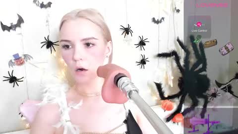 Snapshot of kaya_devis chatting on 10.28.25 KAYA online show from 10.28.25