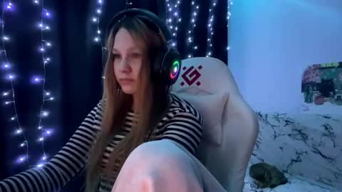 Snapshot of kayceefroehner chatting on 05.23.26 Amia online show from 05.23.26