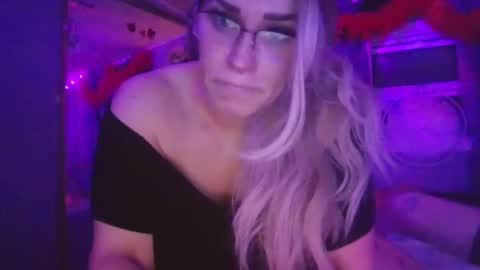 Snapshot of kaylaandmike23 chatting on 04.16.26 M and K online show from 04.16.26