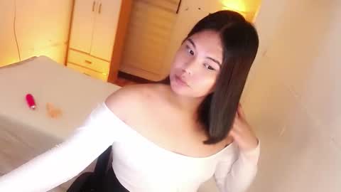 Y O U R        F U T U R E       K A Y L E E  online show from 10.02.25