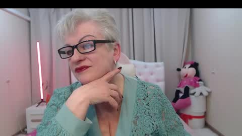 kaylesmoll online show from 04.17.26