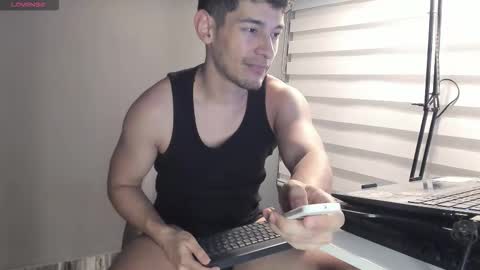 Snapshot of kayn_kalo chatting on 12.18.25 Kayn online show from 12.18.25