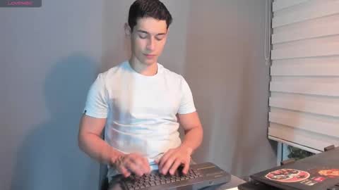 Snapshot of kayn_kalo chatting on 12.23.25 Kayn online show from 12.23.25