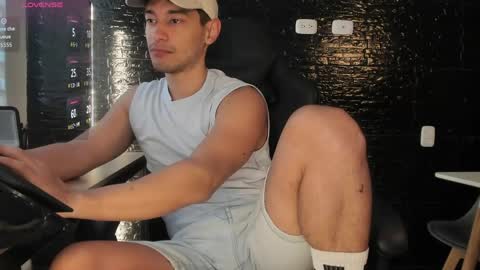 Snapshot of kayn_kalo chatting on 04.10.26 Kayn online show from 04.10.26