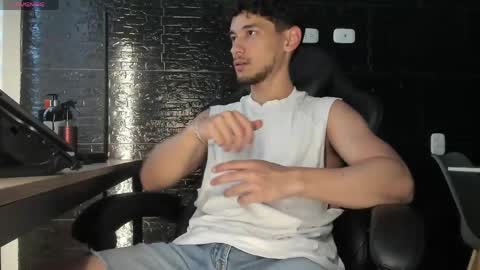 Snapshot of kayn_kalo chatting on 05.25.26 Kayn online show from 05.25.26