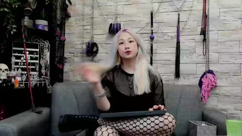 Miss Kazia online show from 05.04.26