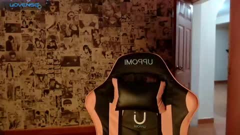 Snapshot of keikim_ chatting on 01.25.25 Kimk online show from 01.25.25