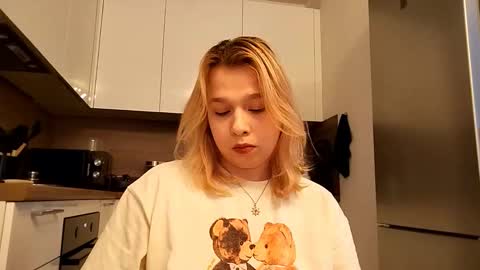 Snapshot of keilarudel chatting on 12.17.25 Lisa online show from 12.17.25