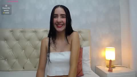 Snapshot of keily_garcia chatting on 11.29.25 Keily online show from 11.29.25