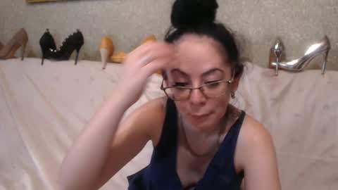 Snapshot of keira_neill chatting on 03.10.25 Kenya online show from 03.10.25