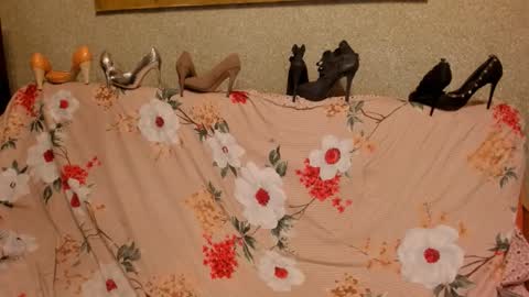 Snapshot of keira_neill chatting on 09.12.25 Kenya online show from 09.12.25