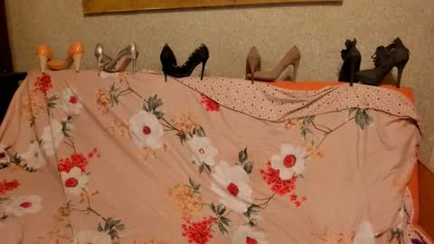 Snapshot of keira_neill chatting on 10.20.25 Kenya online show from 10.20.25