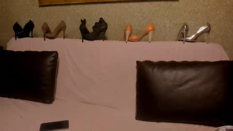 Snapshot of keira_neill chatting on 11.27.25 Kenya online show from 11.27.25