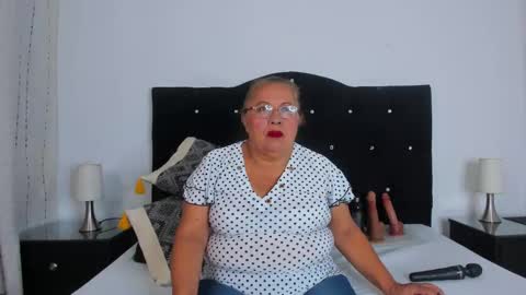 Snapshot of keiralennox chatting on 09.10.25 online show from 09.10.25