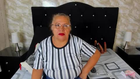 Snapshot of keiralennox chatting on 10.18.25 online show from 10.18.25