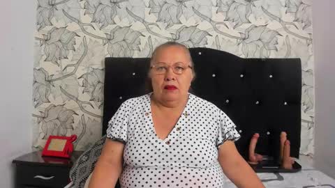 Snapshot of keiralennox chatting on 12.15.25 online show from 12.15.25