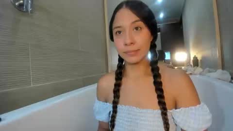 keiry_gonzalez11_aws online show from 09.19.25