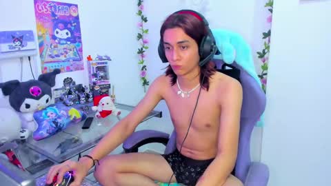 Snapshot of keita_moon chatting on 12.15.24 Keita moon online show from 12.15.24