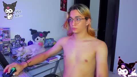 Snapshot of keita_moon chatting on 10.11.25 Keita moon online show from 10.11.25