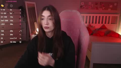 Snapshot of keke_pallmer chatting on 09.24.25 Rina online show from 09.24.25