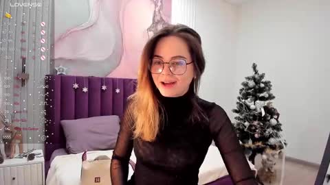 Snapshot of kelly_cuutie chatting on 01.10.25 Kelly online show from 01.10.25