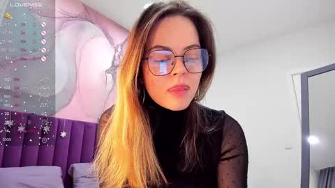 Snapshot of kelly_cuutie chatting on 01.10.25 Kelly online show from 01.10.25