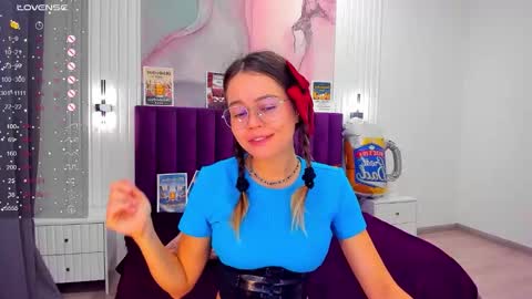 Snapshot of kelly_cuutie chatting on 09.20.25 Kelly online show from 09.20.25