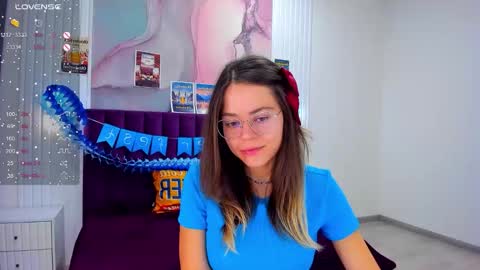 Snapshot of kelly_cuutie chatting on 09.25.25 Kelly online show from 09.25.25