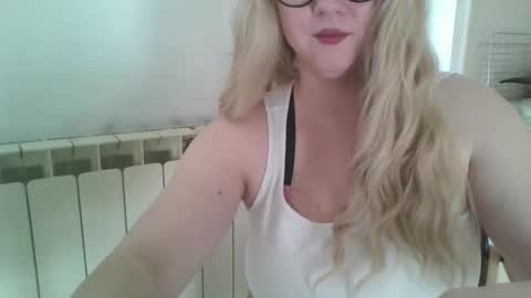 Snapshot of kelly_emmie chatting on 02.26.26 Emmie online show from 02.26.26