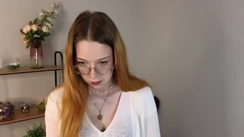 Snapshot of kelly_grant_ chatting on 07.24.26 Alice online show from 07.24.26