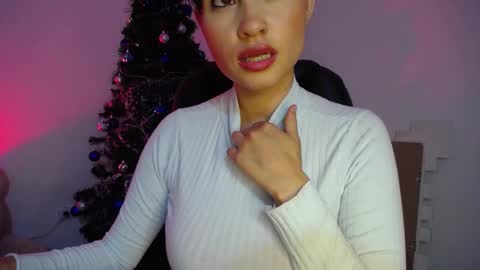 Snapshot of kelly_richardson1 chatting on 12.12.24 elena online show from 12.12.24