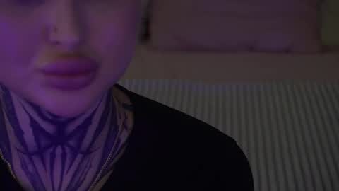 Snapshot of kellybabbe chatting on 11.04.25 Kelly online show from 11.04.25