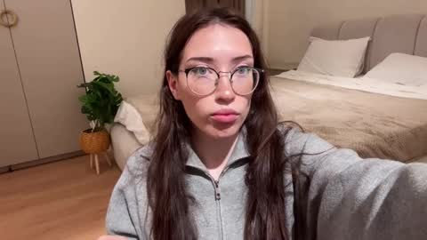 Snapshot of kellyberry__ chatting on 09.29.25 Kelly online show from 09.29.25