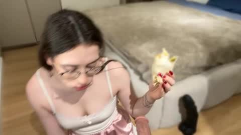 Snapshot of kellyberry__ chatting on 12.03.25 Kelly online show from 12.03.25