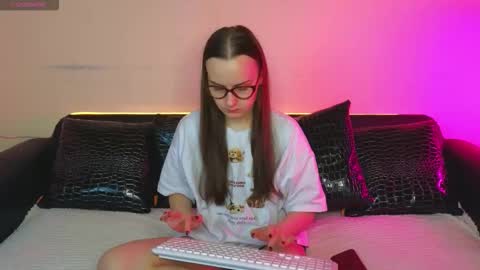 Snapshot of kellycartie chatting on 10.14.25 Im Kelly online show from 10.14.25