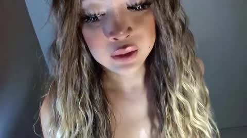 its me KELLY online show from 06.10.26
