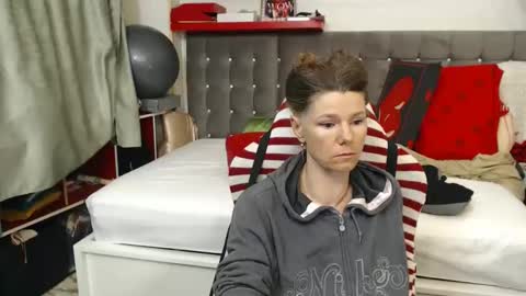 Snapshot of kellynumber chatting on 05.15.26 kelly online show from 05.15.26