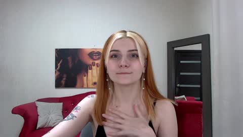 Snapshot of kellystoneys chatting on 02.05.25 Kelly Stoneys online show from 02.05.25