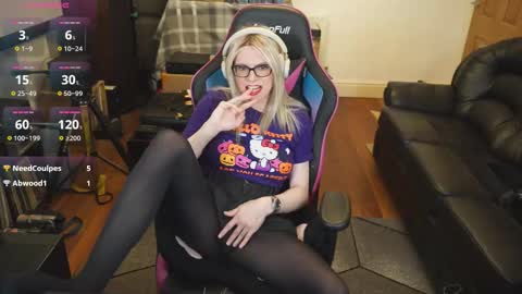 Snapshot of kelseycobalt chatting on 09.30.25 kelseycobalt online show from 09.30.25