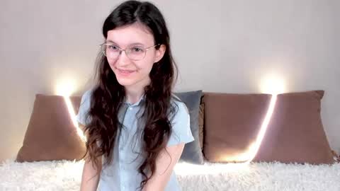 Kelsirabenold online show from 04.26.26